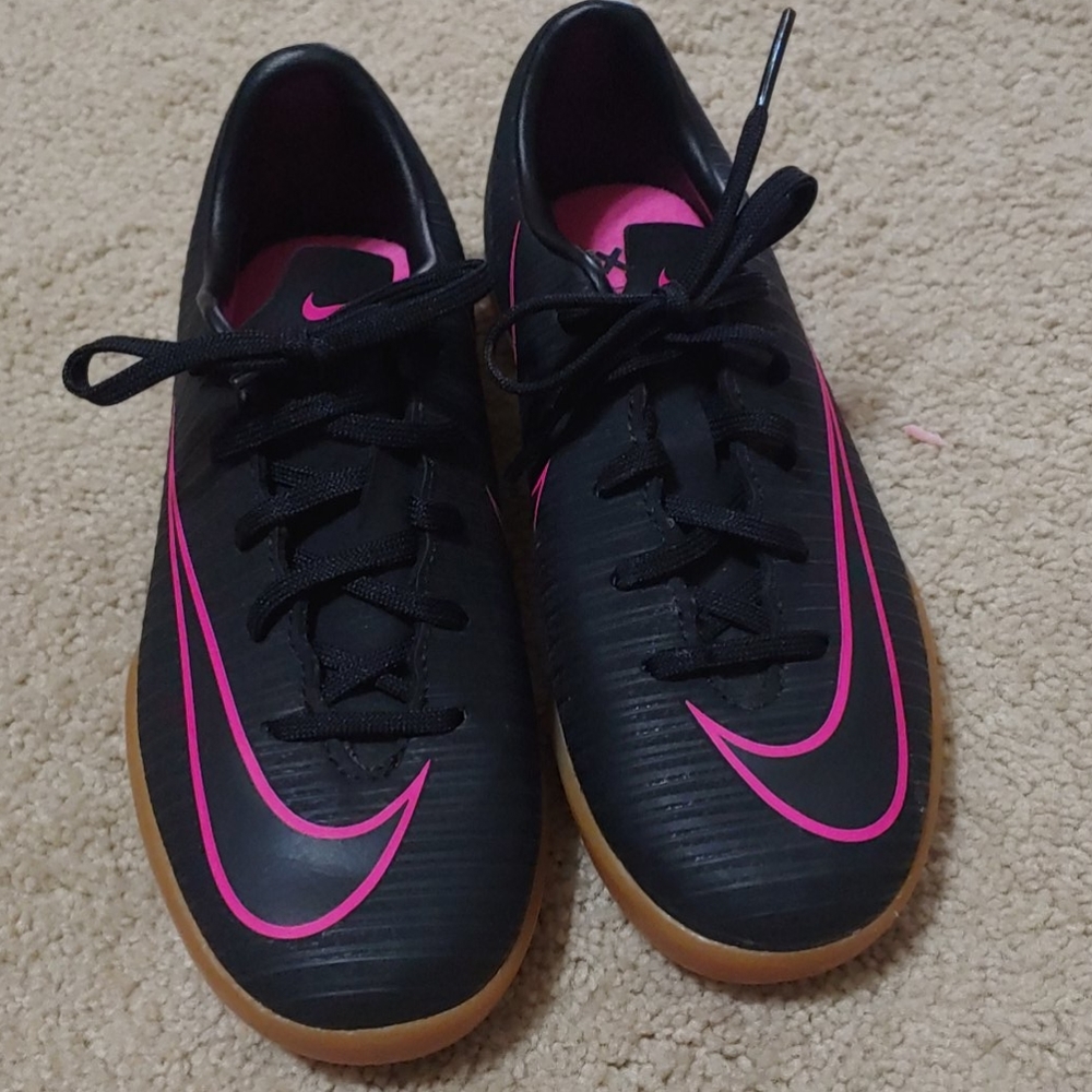 NIKE MERCUARIAL girls indoor soccer shoes